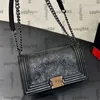 حقائب الأطفال العلامة التجارية الفاخرة CC Bag Classic Full Flap Emboss Camellia Facs Aged Silver Metal Chain Crossbody Crossder Counter Red Black White Luxury Designer Outdoor Saco