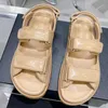 2024 NYA ANDRA KVINNA SANDS SANDALS RUNWAY DESIGNER HÖG KVALITET EVENTINLÄDER MEL METALKNEDE DECEDER UTAN GÅNGSVÄNDIGHETS SOMPE SANDALER