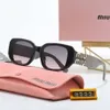 남성 디자이너 선글라스 새로운 세련된 여성, 야외 놀이 및 여행을위한 트렌디, UV 저항성 선글라스