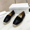 Nouvelles femmes Espadrilles Chaussures Designer Cuir Mocassins plats Mode Sneaker Dames Robe Chaussure Sandales d'été Chaussures décontractées en plein air avec boîte 531