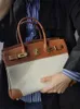 Totes Handtasche aus echtem Leder L Hochwertige braune Canvas-Handtasche mit Textur ist eine neue Damen-Pendeltasche mit hoher Kapazität für 2024