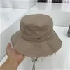 Delikat hattar med metallbokstavsdesigner Bucket Hat Pure Color Multi Colors Fashion Gorras bekväm med repstorlek Justerbar designer Luxury Caps PJ027 G4