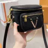 مصمم حقيبة الخصر أكياس مصغرة Bumbag Ladies فاخرة حزام حزام حقيبة Crossbody رجال صدرية جلدية زهرة مصممي الأكياس فانباك سلاسل اليدين 82208