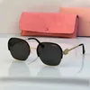 2024 Miumius gafas de sol diseñador para mujer anti-radiación UV400 personalidad para hombre gafas retro placa de alto grado valor miui sunglass FVZ3