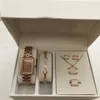 Ensemble de cinq pièces de montres, bijoux, montres de luxe pour femmes, montres à quartz à bracelet en acier simple