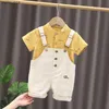 Pakken zomer Baby jongenskleding set schattige bedrukte gedrukte t-shirts met korte mouwen rompers overalls 2pcs pakken peuter kinderen mode kostuum