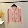 Tricots pour femmes Automne Mode Coréenne Pull Cardigan Printemps Fleur Brodée À La Main Mince 2024 Style Fille Solide Mignon Manteau Court