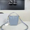 High-End 5A Spring and Summer New Products, Classic Mini Bucket Bag Styles, mobiltelefonpåsar, läppstiftväskor, storkapacitet guldhårdvarudesignväskor, crossbody-väskor