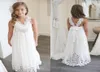 2019 Ny ankomst Boho Flower Girl Dress for Wedding Beach V Neck A Line Spets och Chiffon Kids White Wedding Dresses Custom Made1051774