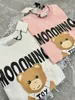 Masowe chłopcy dziewczęta niedźwiedzie T-shirt ins Kids Cartoon Letter krótkie koszulki z krótkim rękawem letnie dzieci bawełniane swobodne topy designerskie ubrania s1142