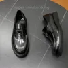 Designer Dress Shoes Men Soft Cowhide Platform Sneakers Classic Loafers gummi Svart Shiny Leather Chunky Round Head Sneaker Tjock Bottomsko med låda storlek 38-45
