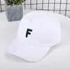 Brev F Baseball Cap Högkvalitativ svart vit justerbar hatt Hip Hop för män och kvinnor Fashion Casual Hat 240223