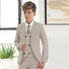 Swobodny jasnoniebieski chłopcy formalne garnitury Zestaw odzieży dla dzieci Płaszcz Płaszcz Pole 3pcs Wedding Tuxedo Suit Dzieci Blazer Party Costume 240304