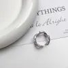 Designer VivieneWestwoods Ring the Western Empress Dowagers Folded Ribbon Letter Esmalte Drop Glaze Ring é um design exclusivo e de nicho para mulheres É um luxo leve e