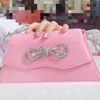 Hantera Shining Crystal S Evening Clutch Bag Purses Handväska Luxur Designer Silver Bow Shoulder Hobo Bags Party Bag 240301
