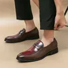 Sapatos de vestido deslizamento em homens luxuosos sapato de couro genuíno marca de casamento mocassins redondo cabeça formal moda preto vinho vermelho oxford