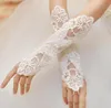 2022 Lace Appliques Wedding Gloves White Ivory Beaded Bridal Gloves Fashion New Beautiful Bridal Accessories Bridal Mittens9327757