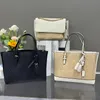 MOLLIE 25 Borsa firmata logo dorato borsa tote in pelle di paglia intrecciata di alta qualità con nappe borse per la spesa borse a tracolla con polizza di carico a mano media donna marrone chiaro incantesimo bianco