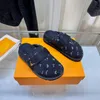 Chinelos femininos de impressão clássica tamancos primavera verão sandália chinelos com solas grossas designer mulas mocassins plana sapato casual praia pele slide senhora