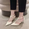 Designer High-heel Shoes Slim Heel klackar pekade tillbaka blixtlås Sandaler Cutout Roman Bow
