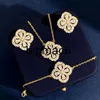 Pendant Necklaces New designed four petals flowers Pendant women039s Luck necklace Buccellatii Segrinato veins with diamond flower turquoise earri1313552