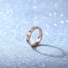 Som original Designer Logo Grave 6mm Diamond Love Ring 18K Gold Silver Rose 750 rostfritt stål ringar kvinnor män älskare bröllop smycken gåva stor USA storlek 6 7 8 9 10 11