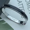 Diamond Letter Armbanden Designer Bangles Superieure Kwaliteit 18K Goud Koper Merk Armbanden Mannen Dames Verjaardagsfeestje Accessoires Bruiloft Sieraden Geschenken