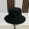 Kapita luksusowy designerska czapka szerokie brzegi z literą delikatną bawełnianą bawełnianą zużycie damskie kraje swobodne czapki regulowane pasek pj027 f4