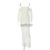 Grundläggande avslappnade klänningar Casual Dresses Tassel Hem Hollow Out Off Axel Maxi Dress Elegant Sexig Sticked Long Sleeve Holiday Party Wear C16-Ei34 240304