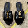 Tasarımcı Terlik kaymaz boş zaman sandaletler platformu açık hava deri yaz moda kama ayakkabıları terlik kadın sanalyas boyutu 35-41