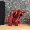 Сексуальные брендовые туфли на тонком высоком каблуке с острым носком, женские черные, красные, фиолетовые туфли на шпильке с украшением в виде цепочки, летние модные модельные туфли mujer 240228