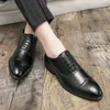 Scarpe Oxford da uomo in PU stringate scavate intagliate in tinta unita scarpe formali da lavoro