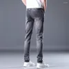 Jeans da uomo dritti moda classica lettera cerniera pantaloni in denim alti casual per abbigliamento