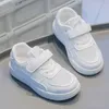 Scarpe da ginnastica per bambini 2024 Scarpe estive per bambini Scavate Scarpe sportive per ragazze bianche Scarpe da passeggio per bambini con superficie in rete casual traspirante Scarpe da passeggio per bambini con suola morbida