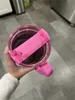 Tumbler stock statunitense quench h2.0 blu rosa rosa blu rosa da 40 once nuova tazza da 40 once con manico a paglia in vetro isolato paglia di vetro in acciaio inossidabile tazza di caffè in acciaio inossidabile