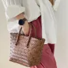 Lady Totes Designer Bolsas de Ombro Moda Weave Bolsas para Mulheres Messenger Bag Corpo Cruz Grande Capacidade Saco de Compras Corrente de Metal HBP PRPU