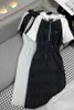 24 Женское дизайнерское платье с капюшоном, украшенное лоскутным узором контрастного цвета и изысканной отделкой. Женская модель 302