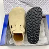 2024 Kid tofflor Nya Boston Clogs Slipper Sandaler Designer Summer Cork Flat Slides Leather Favorite Beach Clog Big Head Arizona Mayari Sandal Fashion 26-34