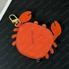 Crab Desigenr Bag charm för kvinnor läder män mode nyckelring brev lanyards lyxiga airpods fall nyckelringar väska hänge