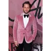 بدلات الرجال 2 PCS Velvet الزفاف الزفاف ل Prom Prom Slim Fit Groomsmen ذروة السترة من السترة السترة بدلة بدلة مع بنطلون سوداء 2024