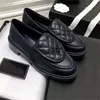Tasarımcı Loafers Kadınlar Elbise Ayakkabıları Düz ​​Kapitone Loafers Düz Deri Ayakkabı Ccly Kadınlar İçin Lüks Kalın Topuklu Moda Klasik Kış Siyah Ayakkabıları