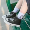 Scarpe di tela per bambini stile casual da passeggio per bambini Scarpe bianche nere per ragazze e ragazzi