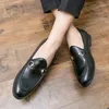 Mocassini Uomo Scarpe Tinta unita Caviglia Decorazione in metallo Comodo Tacco basso A punta Gentiluomo British Business Casual Versatile
