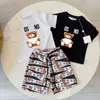 Designer orso bambino bambini Magliette Pantaloncini Set bambino Ragazzi Ragazze Set di abbigliamento Abbigliamento Pantaloni estivi bianchi neri Tuta di lusso Tuta sportiva per giovani