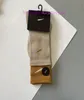 Klassische Mode Männer Socken Haken Marke Farbe Genäht Men039s Women039s Lange Röhre Sport Training Socke Straße Paar Mitte Tu8883822