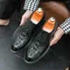 Chaussures habillées gentleman gentleman masculin bottes talons hommes marque élégante pour les baskets sportives est soulevé de soulevé de terre en gros