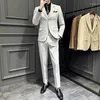 Abiti da uomo 2024 Abito da sposa (pantaloni gilet giacca) Tendenza giacca da tre pezzi di colore chiaro a due bottoni formale