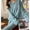 Vêtements de nuit pour femmes Automne et hiver Pyjamas en molleton de corail Pull en vrac Couleur unie Rembourré Homewear Chaud Vêtements mensuels Costume Femmes