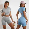 Kvinnors spårningsdräkter sömlösa yogaset Sports Fitness Peach Hip Lift Short Sleeve Beauty Back Short Sleeve Fitness Set J240305