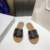 2024 NIEUWE SLIPPERS SLIPFLOPS MANNEN Dames SLIDE MULE Outdoor Summer Loafer Sandals10a Topkwaliteit Luxurys Designer Flat Beach Pool Sliders Mans Leer Sandale Mans Leer Sandale